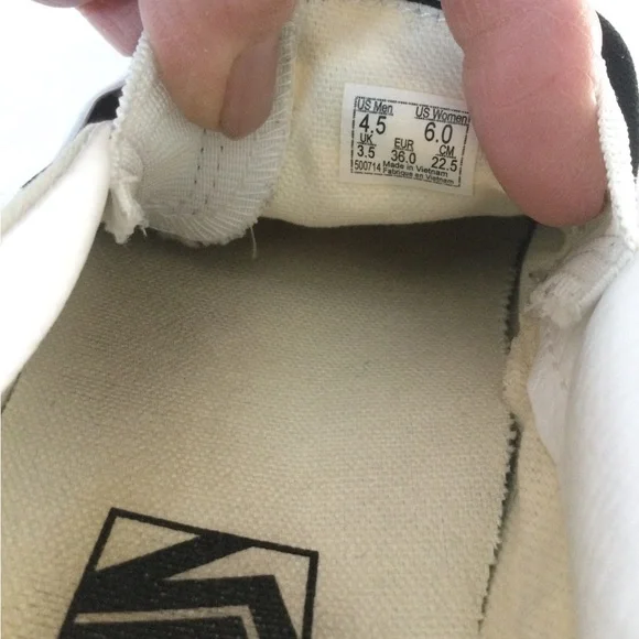 Vans Classic Slip-ons. Size 6 womens. 4.5 mens - Picture 6 of 10